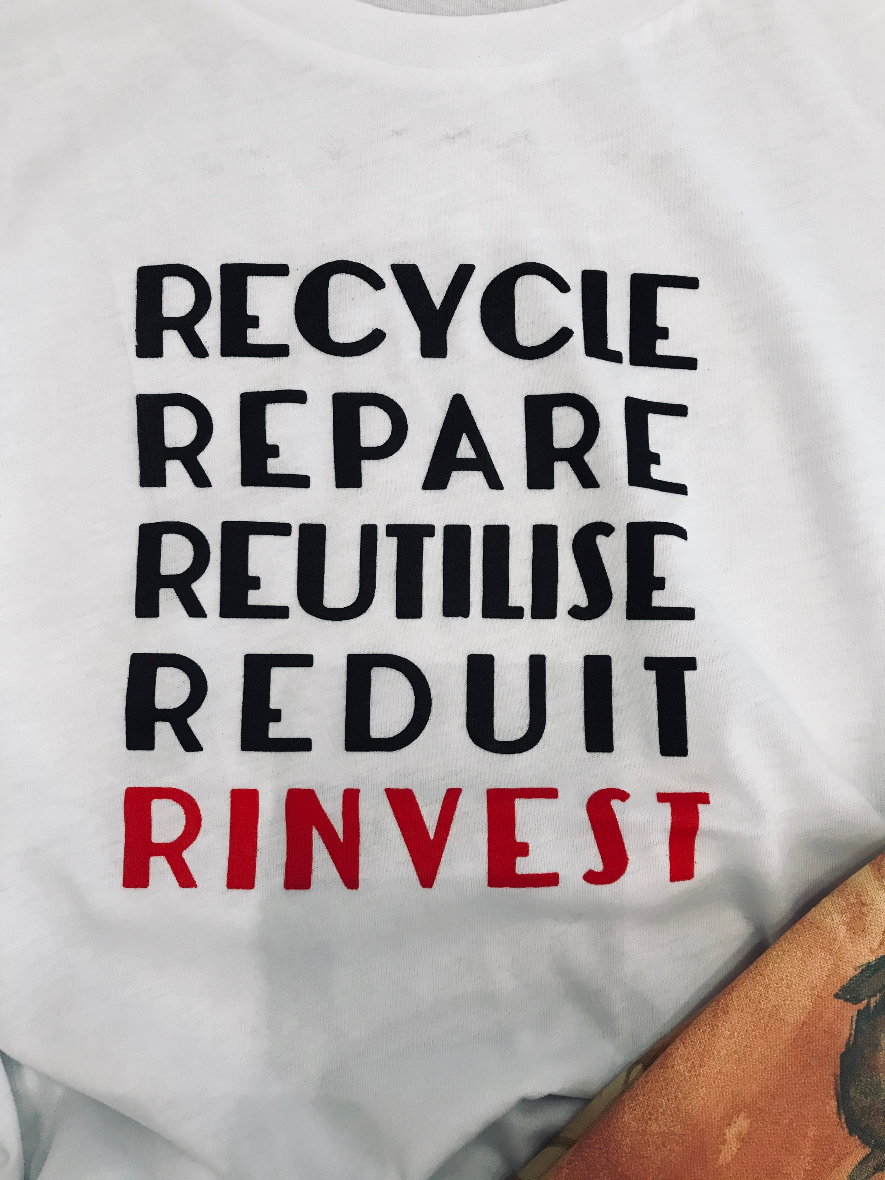 T-SHIRT "Recycle réduit réutilise réduit Rinvest"