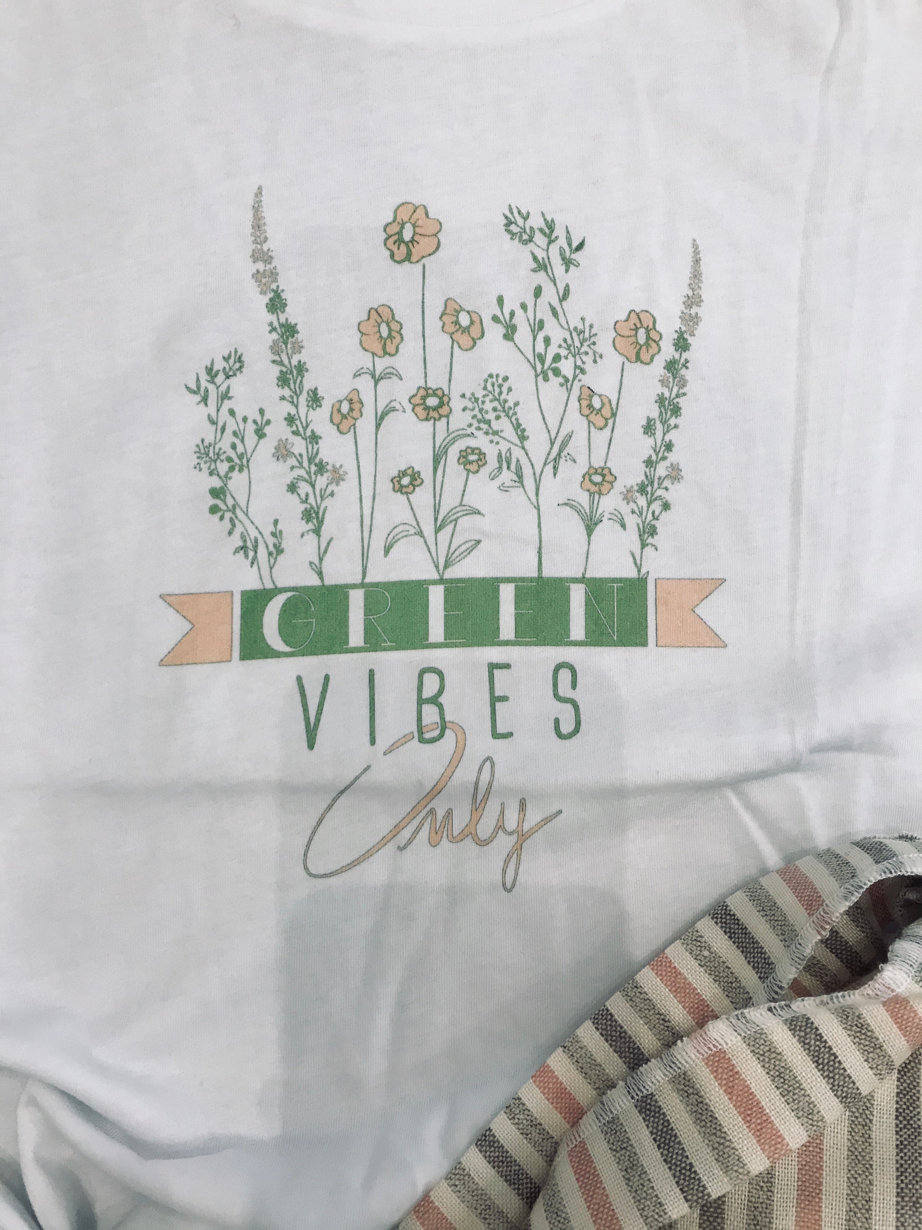 T-SHIRT "Green vibes only"